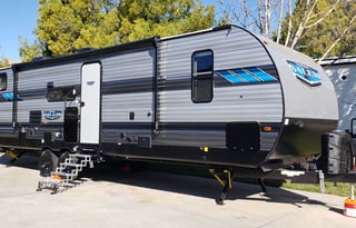 Bunkhouse & Lounge, Fully-Loaded & Turn-key Ready!