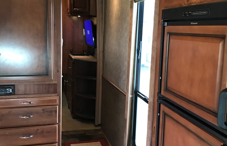 Hallway to rear of coach and bathroom.  Nice large window for natural light!