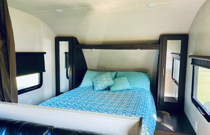 comfortable (real mattress) full size bed.