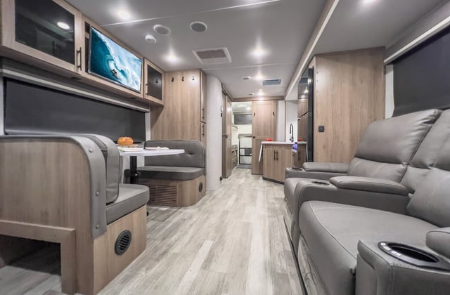 Travel trailer: 2023 Family- Friendly Bunkhouse Grand Design