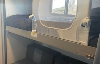 Spacious Family Friendly 35 Ft Bunkhouse