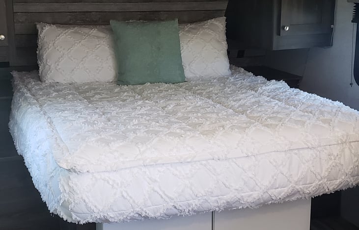 True Queen Size Bed w/ Linen's by Beddy's