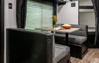 Luxury RV w/patio, Relax - bbq