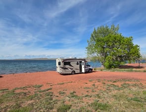 Coachmen RV Leprechaun 210QB Ford 350
