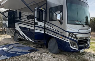 Modern Hill Country Glamping - 2024 Luxury RV