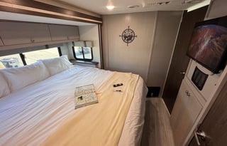 2026 31ft Coachmen 29KB - Sleeps 8