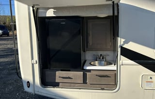 Falcon RV Rentals - 2023 Thor Windsport 29M