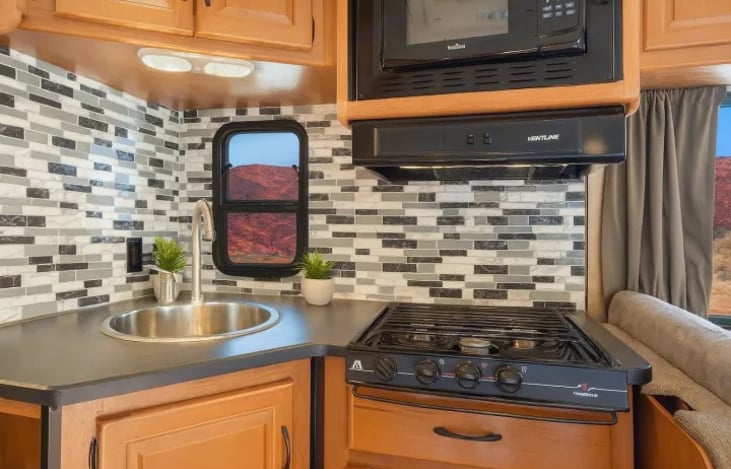 Enjoy comfort in the desert with this Thor Majestic 28A — cook, cool off, and relax in a pet friendly RV that sleeps 6, perfect for Burning Man