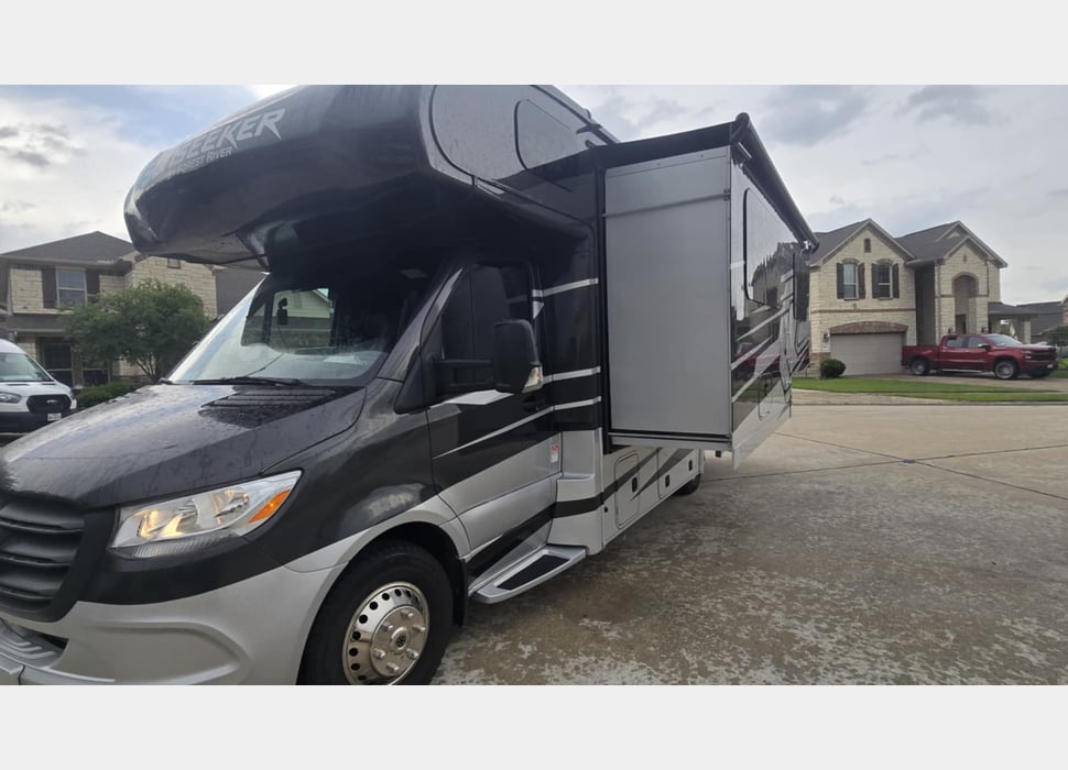 Class C Motor Home rentals in Willis