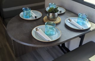 2025 ready- Winnebago - Fits 6, Tows Easy!