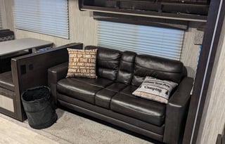 2020 Shadow Cruiser 280QBS - Sleeps 11 - Light