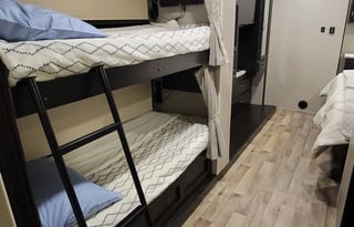 "MaBelle" Family RV-2 Full Bath-Kid/Pet Approved!