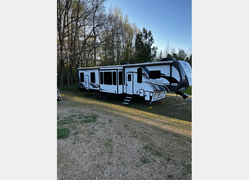 Fifth Wheel rentals in Elora