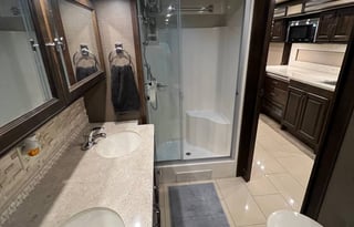 Luxury Coach - Quiet Diesel Pusher - Starlink