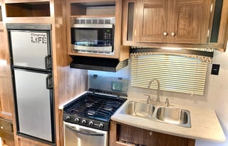 2018 Prowler Lynx. Sleeps 8. Delivery Available