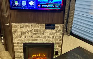 Fully Equipped RV- Perfect for Families or Couples