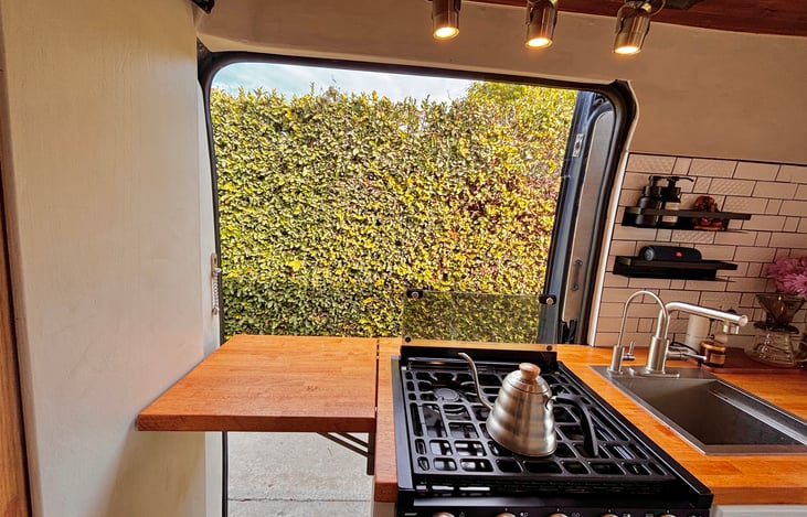 Extendable countertop