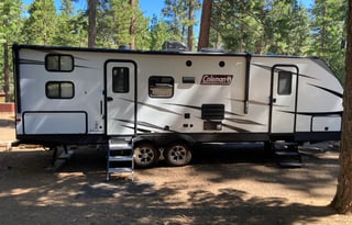 Family RV with bunk beds, queen bed, and more!