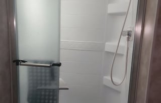 Large RV with 2 bathrooms