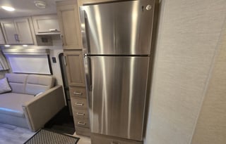 The Phoenix, 2026 Thor Motor Coach Omni TRAIL R36