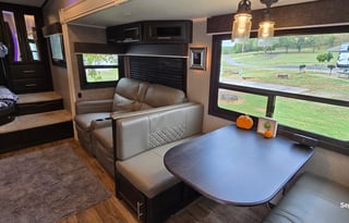 Beautiful 5th wheel bunkhouse retreat w/delivery!