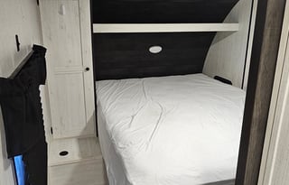 Only 99 weekday special,Sleeps 9,2 bed,1.5 bath