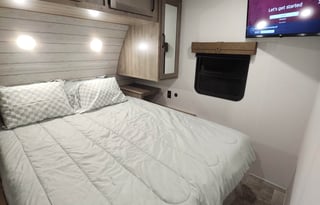 Holidays are here Book early 3 ACs, 2 Bathrooms!!!