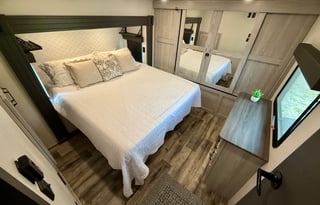 2022 Montana High Country 377FL (BRFL 1811)