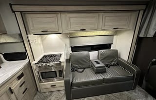 Ford Sunseeker Sleeps 10 In SoCal