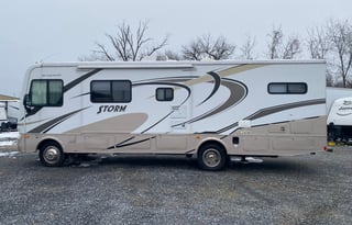 Adventure-Ready Bunkhouse RV – Sleeps 8