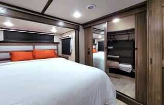 2022 Grand Design Solitude: High-End Comfort