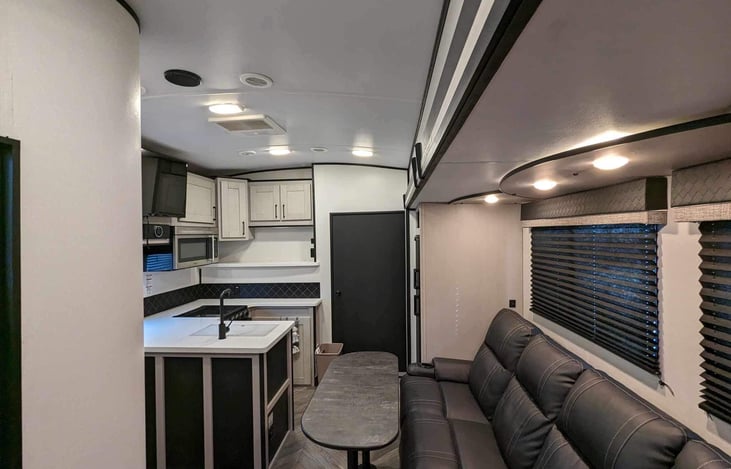 Kitchen / Living Area