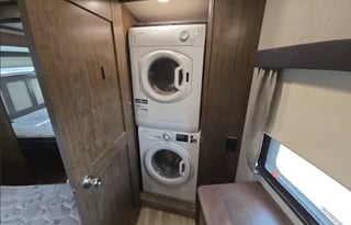 Shania Solitude Luxury Sleeps 6, washer&dryer,HUGE