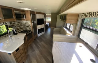 Amazing Couples Getaway w/Washer & Dryer