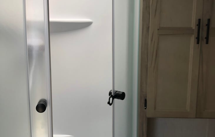 Larger corner shower unit and extra storage in the bathroom- 2 bath and 2 hand towels provided