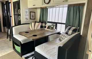 Hi I’m Toby the 2006 Fleetwood RV Tioga 31M