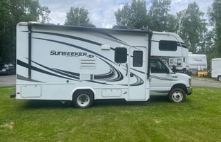 Mini RV, Mega Memories - Sleeps 6, Drives Easy