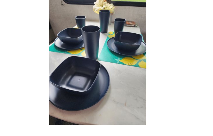 DINNERWARE SET