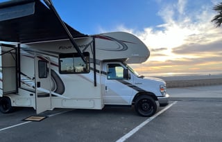 29B Thor Luxury 10 Sleeper Bunks 2 SlideOuts! Wifi