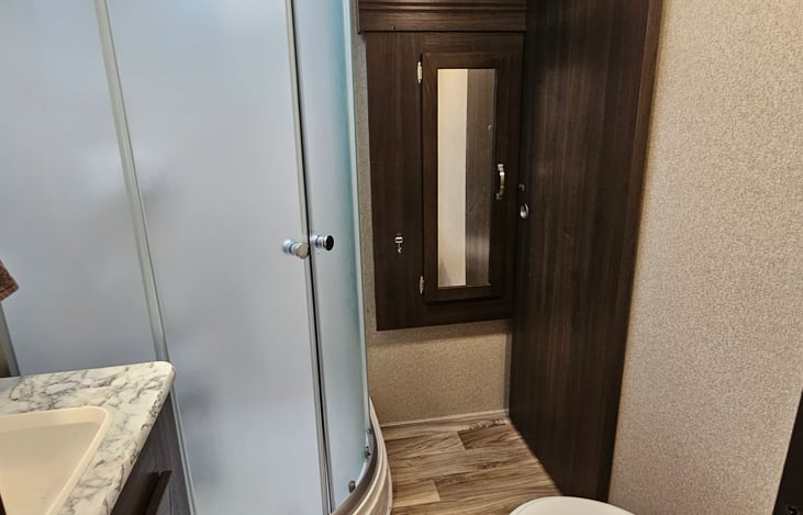 Main bathroom - sliding door (closed) bedroom