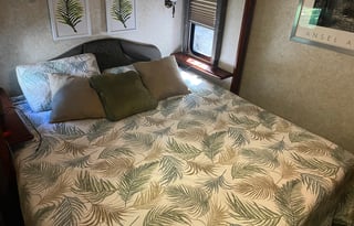 2004 Fleetwood RV Pace Arrow 37C