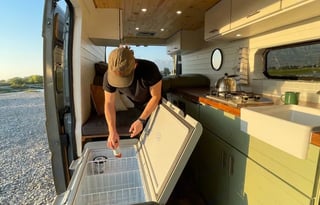 Off grid campervan with TV & ROOFTOP DECK