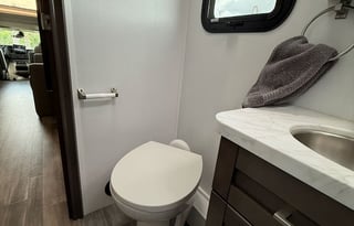 BRAND NEW 2026 Entegra Esteem 27U 30' Class C
