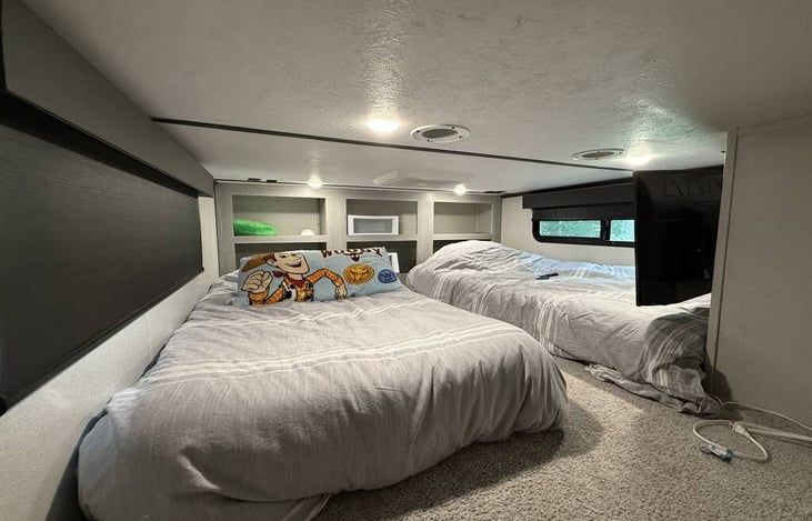 Cozy loft with TV and two organic cotton mattresses!