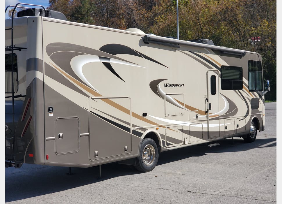 Class A Motor Home rentals in Signal Mountain
