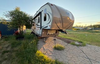 Luxury 5th Wheel With Lots Of Extras