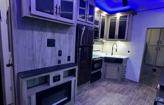 2021 Arctic Wolf 287BH Fifth Wheel, Sleeps 10!