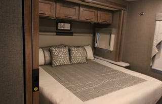 2021 Thor Miramar 32.2  34 Feet Long , Sleeps 6