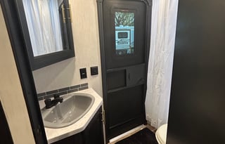 2022 Fully Loaded Cherokee Grey Wolf 26DBH-L