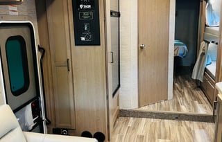 2022 Thor Four Winds 31E (with Bunkhouse)